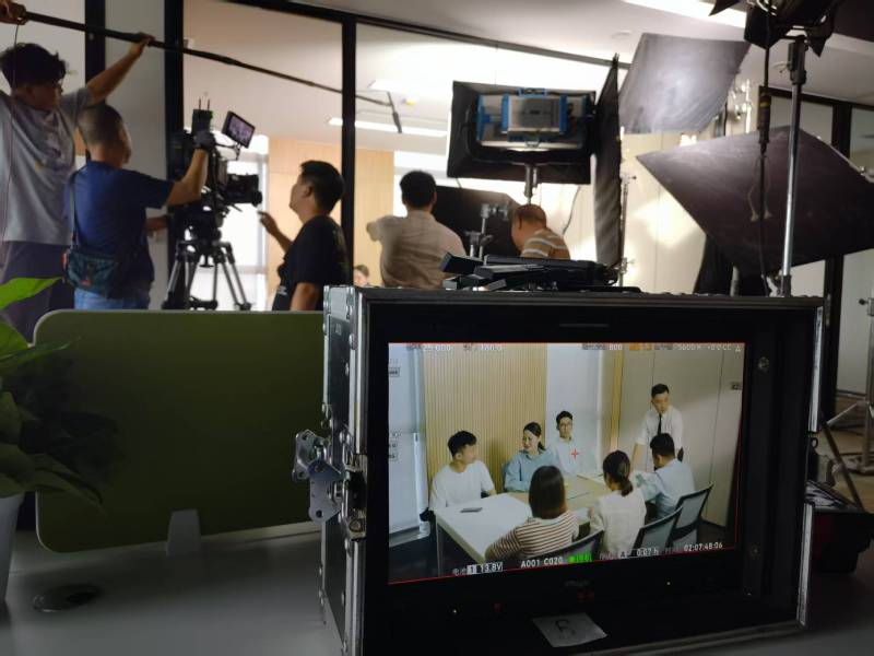 景县TVC拍摄公司：科技产品视觉化大师，诠释未来感与功能美学